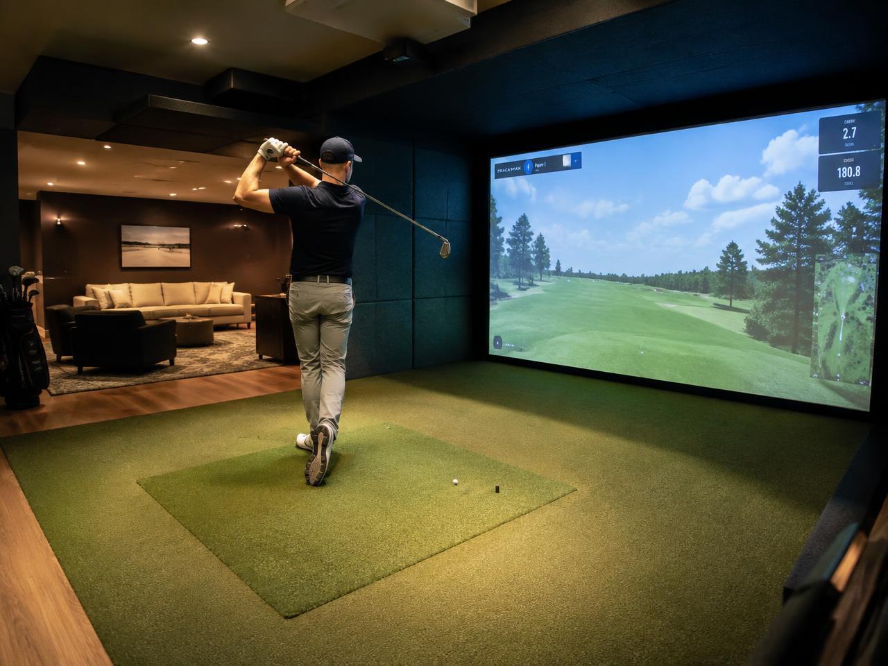 Home indoor golf simulator room